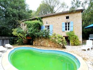 Blanquefort Woodland Hill Retreat