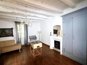 Blanquefort Woodland Hill Retreat
