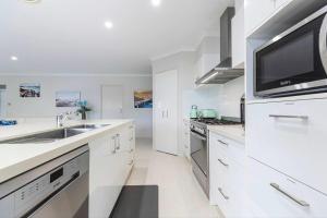 Bribie Breeze Family Retreat with Pool & BBQ