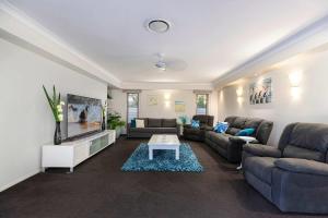Bribie Breeze Family Retreat with Pool & BBQ