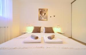 Cozy Apartment In Vrbnik With Wifi