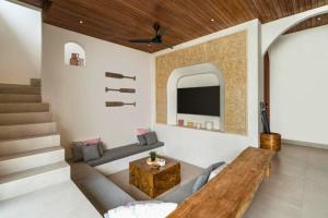 Omarosa Stunning 3 BR Private Pool Villa ZN352