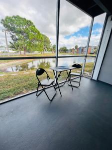 Comfortable apartment entirely by the lake