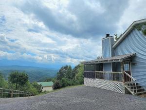 Sky View - Million Dollar Views At Budget pricing!