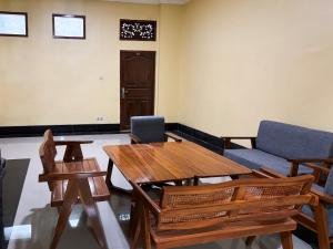 Urbanview Noja Guest House near Living World Denpasar