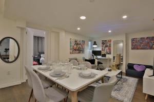 FREE PARKING - In-Suite WASHER & DRYER - fully stocked KITCHEN - WORKSPACE PROVIDED - FAST WIFI - 5 minute walk to the most CENTRAL metro station IN MONTREAL - BERRI UQAM