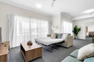 Courthouse Suite - Spacious Haven near Cairns Lagoon