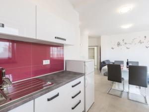 Holiday apartment in Pula with swimming pool