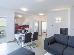 Holiday apartment in Pula with swimming pool