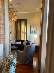 Marigny home has it all, location & comfort!