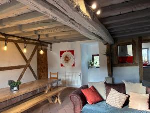 Gîte convivial à Chapeau pour séjours familiaux ou entre amis - FR-1-489-601