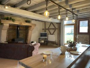 Gîte convivial à Chapeau pour séjours familiaux ou entre amis - FR-1-489-601