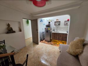 aparta-estudio cerca estación metro poblado