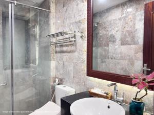 Yen Phu Westlake House