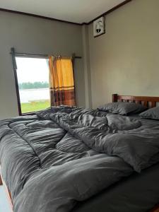 Vera Sunset homestay local experience with lao family