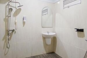 Urbanview near Syamsudin Noor Airport