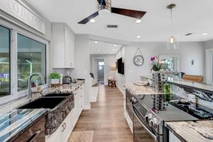 Inviting Lakeview Home l Pool l Close to Beaches