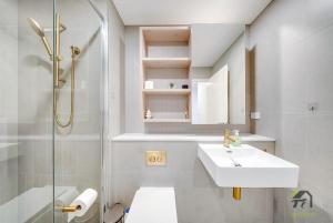 Newcastle New Town Holiday Elegant 4-person residence