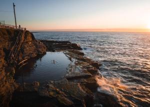 Newcastle New Town Holiday Elegant 4-person residence