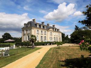 Château La Mothaye - self catering apartments with pool in the Loire Valley