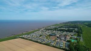 Lovely Caravan At Broadland Sands Holiday Park Nearby Lowestoft Ref 20161Bs