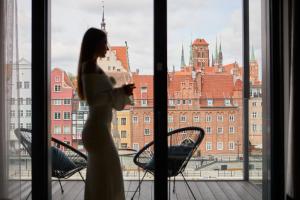 DEO PLAZA Apartments & Riverside by Downtown Apartments