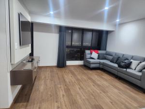 2-Bedroom Apt, Perfect for Family or Work Stays