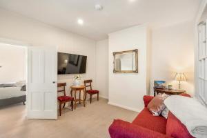 Charming North Hobart Cottage | 3 King Beds