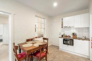 Charming North Hobart Cottage | 3 King Beds
