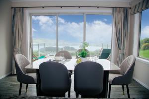 Hilltop Ocean Hideaway - Aotea Wellington