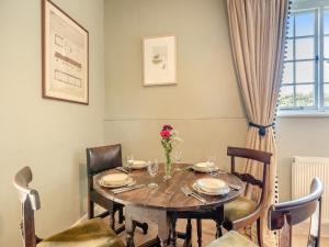 The Manor Stables - Uk48247