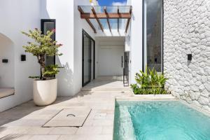 Casa Mios Villa Canggu - New Years Offer