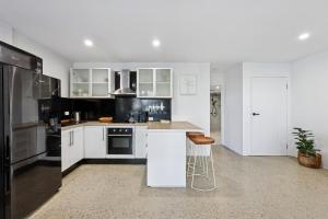 Spacious 1-Bed Apartment in Coolangatta