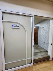 Gam-Hom Hostel เจริญนคร 305