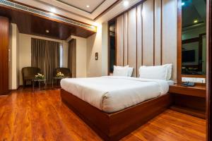 Grand FFOUR near Nehru Place, Delhi