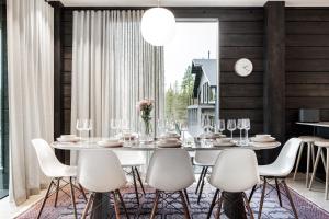 The Crown of Fjällen by Hilla Villas