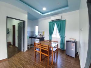 Che Deris Garden Cottage with Riverview