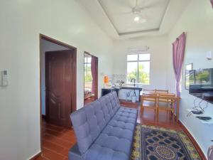 Che Deris Garden Cottage with Riverview