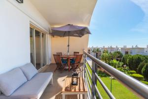 BnB Homes Eco Apartment with Terrace, 2 Swimming pools & Tennis court