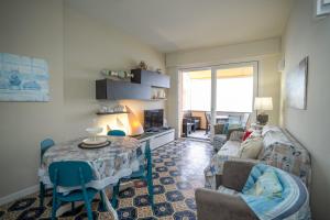 Villa Liliana - Corallo - Trilocale Elegante con Balcone Vista Mare - Accesso Diretto alla Spiaggia