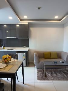 Luxurious Pattaya Apartment with Pool Access