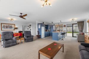 Home Away From Home - Ruakaka Escape
