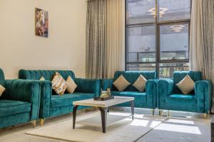 1BR Poolside Serenity in JVT