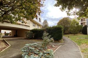 Spacious 3-Bedroom Duplex with Garden close to CDG Airport