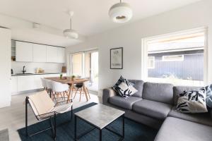 Brand new house with four bedrooms, parking, sauna, patio