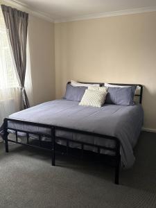 3-Bedroom Home with Conservatory Abbey Wood, London