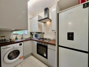 Spacious 3 Bedroom Flat In Stockwell