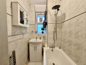 Spacious 3 Bedroom Flat In Stockwell