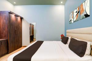 Collection O Malhaur Railway Station