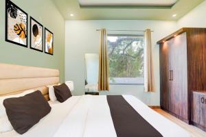 Collection O Malhaur Railway Station